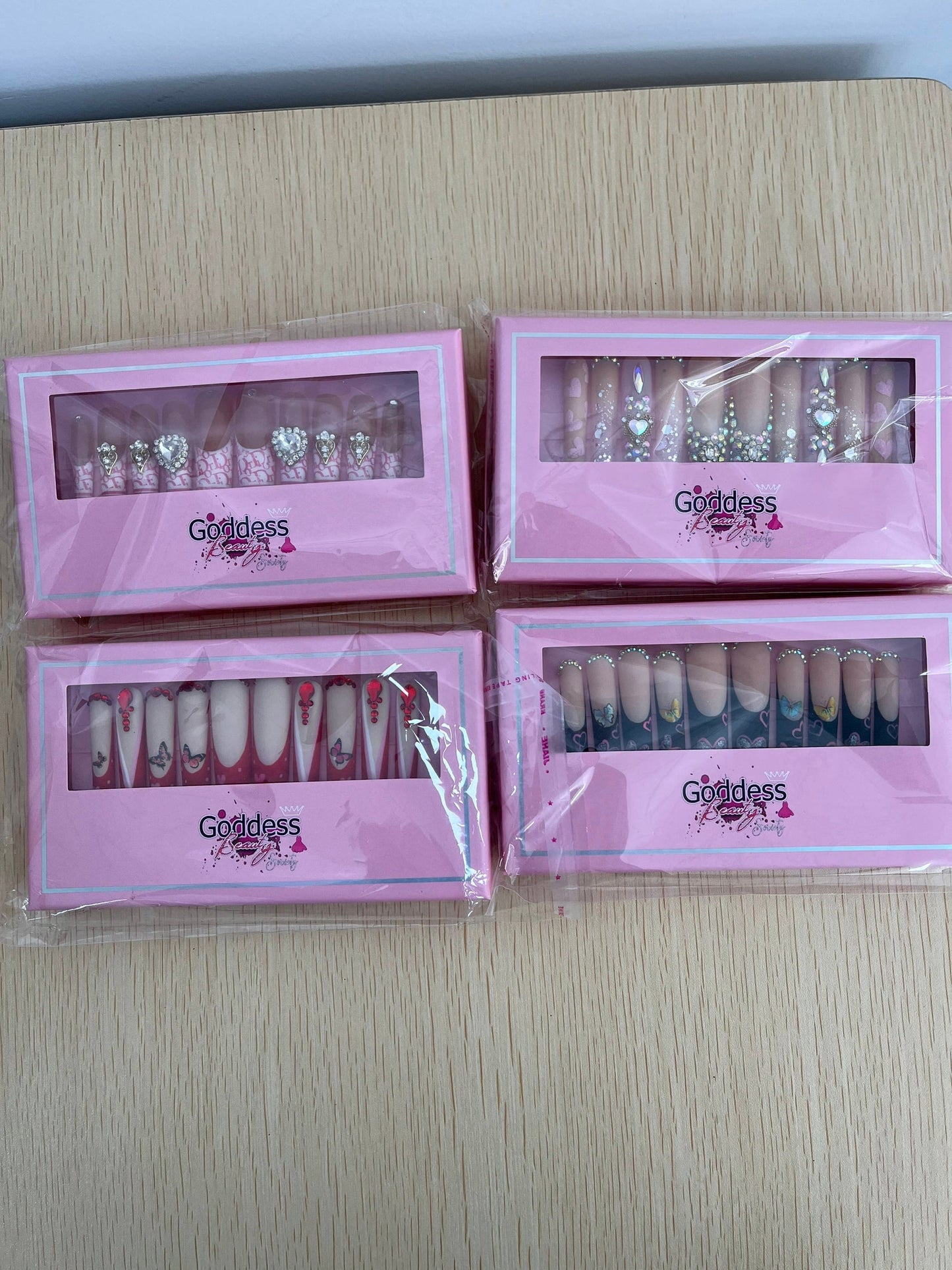 G.B.SLLC 100% Hand-Made Press On Nails Love Is In The Air Set